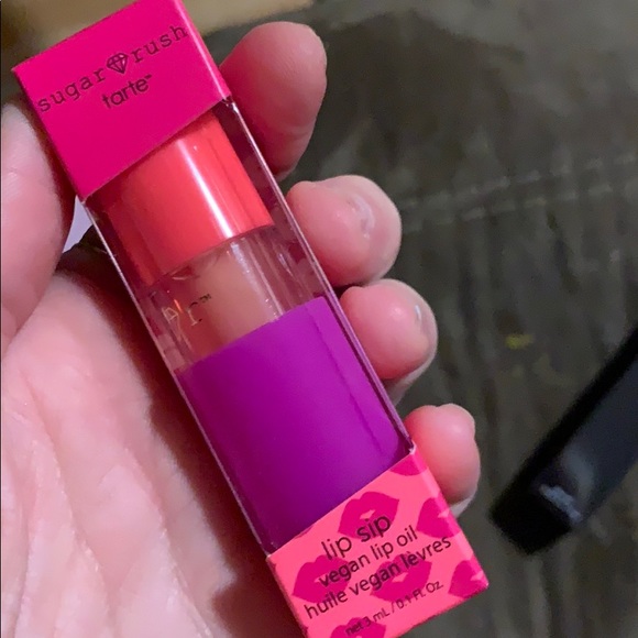 Cosmetics - Picture 3 of 3